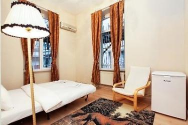 מלון Taksim Istiklal Street Kamil - Historical 3*